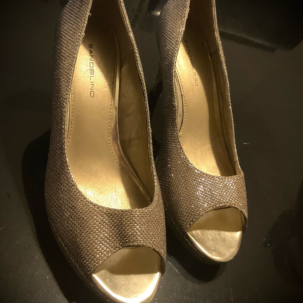 Glamorous Bandolino Platform Pumps